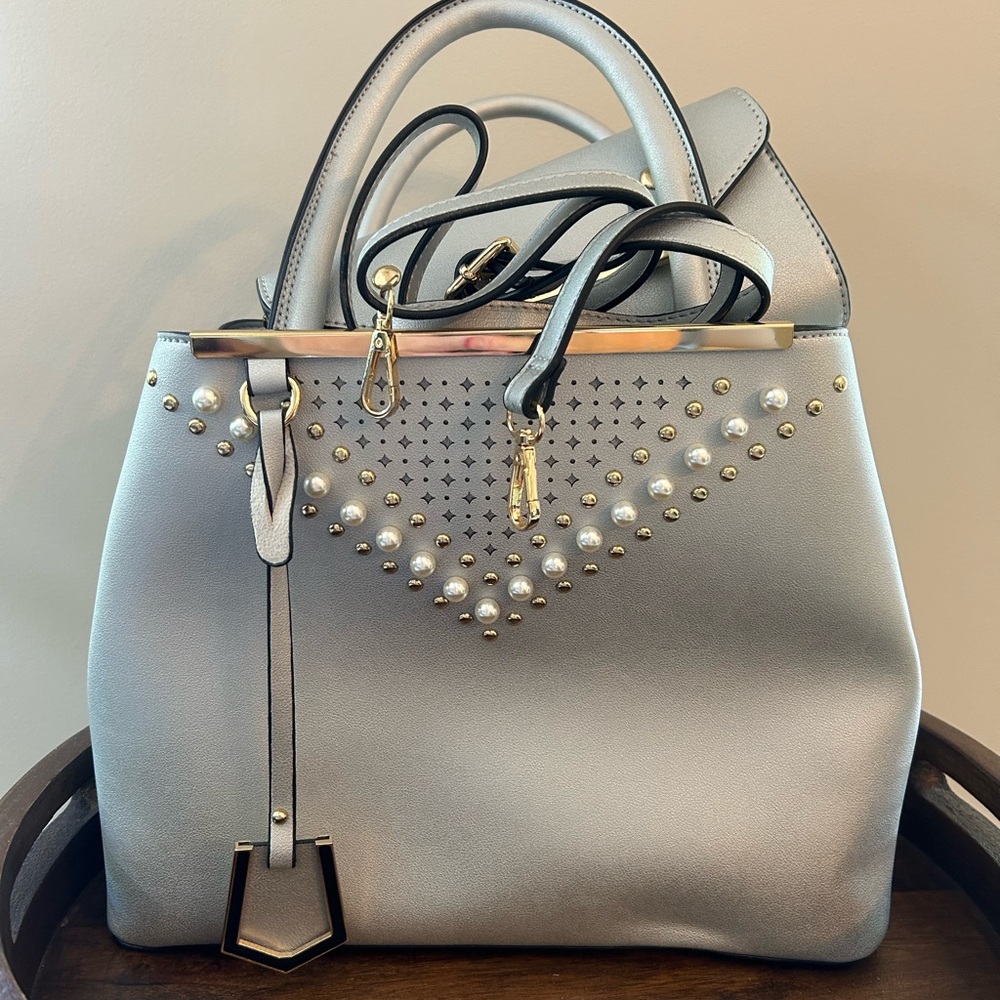 Elegant Gray Handbag